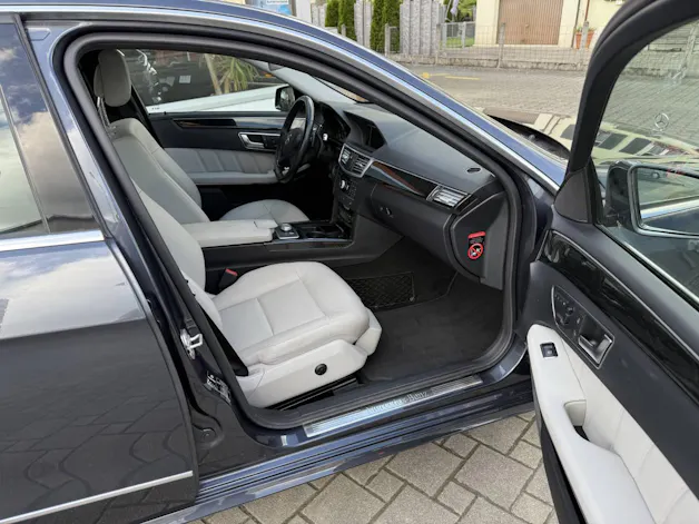 Mercedes-Benz E 300 V6 BlueEF 4matic
