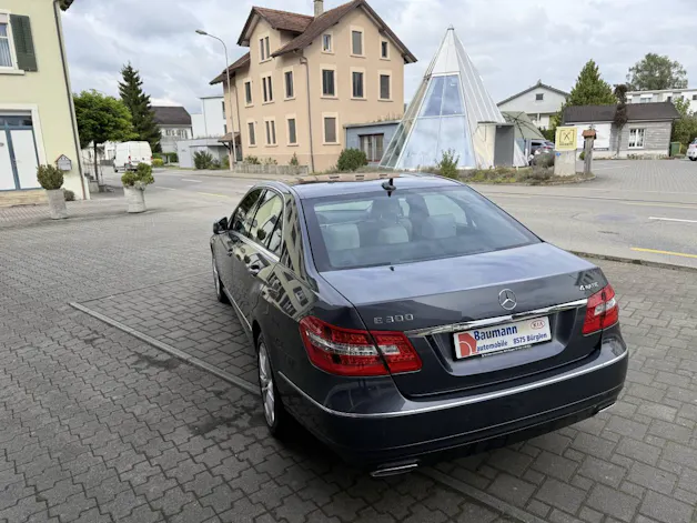 Mercedes-Benz E 300 V6 BlueEF 4matic