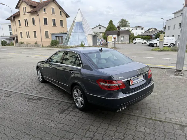 Mercedes-Benz E 300 V6 BlueEF 4matic