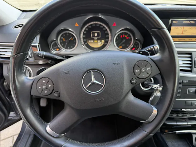 Mercedes-Benz E 300 V6 BlueEF 4matic
