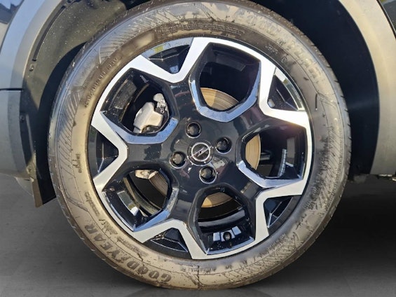 Vehicle image 16 Vehicle image 16