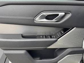 Vehicle image LAND ROVER Range Rover Velar 2.0 T 300 R-Dynamic SE