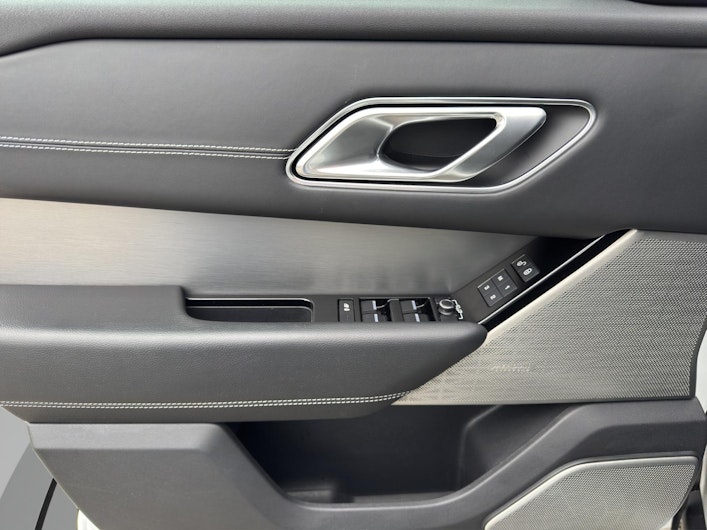 Vehicle image LAND ROVER RANGE ROVER VELAR