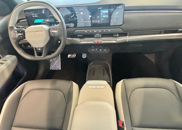 Vehicle image 6 Vehicle image 6