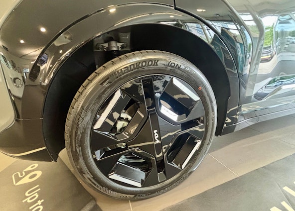 Vehicle image 17 Vehicle image 17