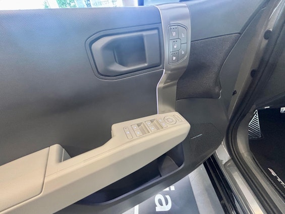 Vehicle image 10 Vehicle image 10