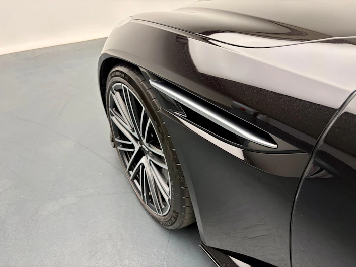 immagine del veicolo ASTON MARTIN DB12
