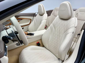 https://vehicle.imgix.net/4043138/64c3e77f-879f-41b5-a330-56c18c3debb7.jpeg