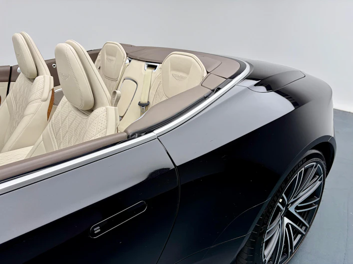 immagine del veicolo ASTON MARTIN DB12