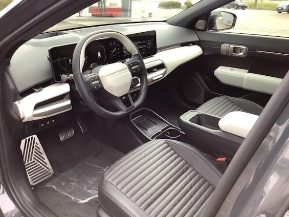 Vehicle image 8 Vehicle image 8