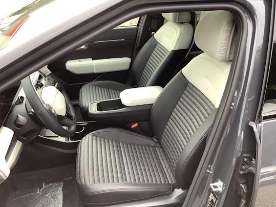 Vehicle image 9 Vehicle image 9