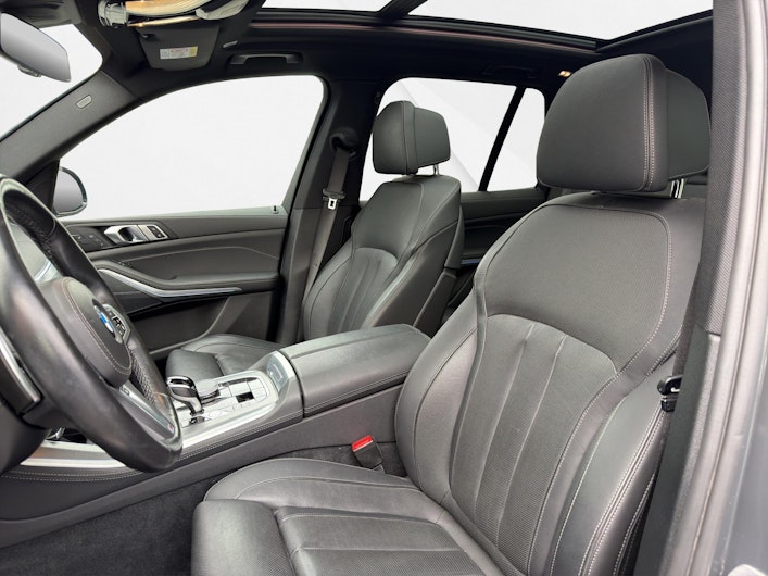 Vehicle image BMW X5