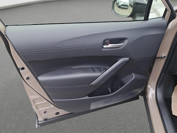 Vehicle image 16 Vehicle image 16