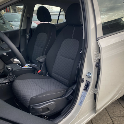 Vehicle image 13 Vehicle image 13