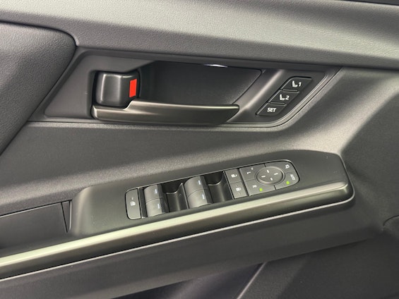 Vehicle image 14 Vehicle image 14