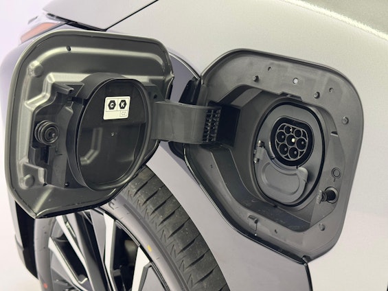 Vehicle image 17 Vehicle image 17