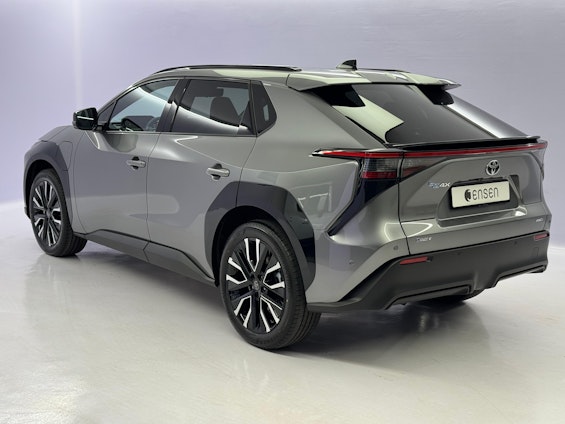 Vehicle image 4 Vehicle image 4