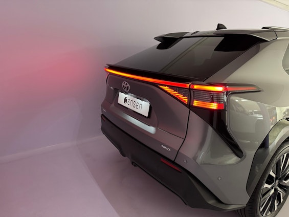 Vehicle image 18 Vehicle image 18