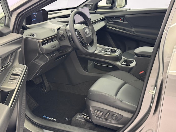 Vehicle image 6 Vehicle image 6