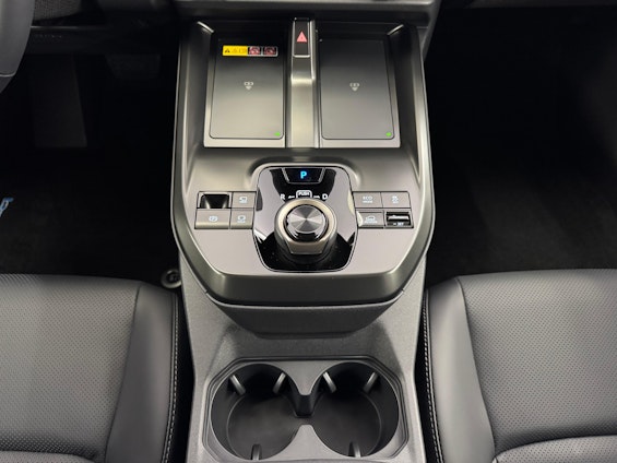 Vehicle image 13 Vehicle image 13