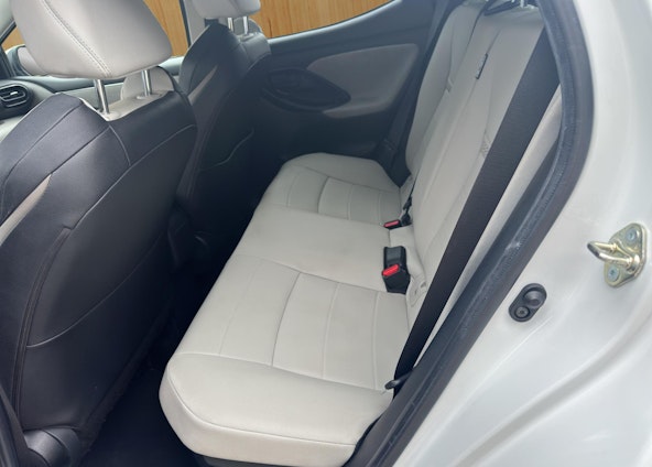 Vehicle image 9 Vehicle image 9