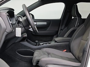 Vehicle image VOLVO XC40 2.0 B3 MH Plus Dark