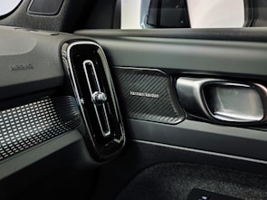 Vehicle image VOLVO XC40 2.0 B3 MH Plus Dark