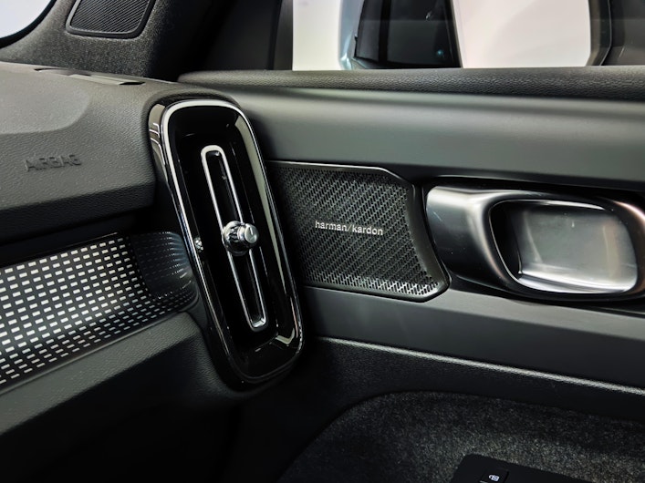 Vehicle image VOLVO XC40