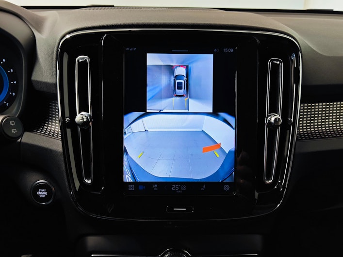 Vehicle image VOLVO XC40