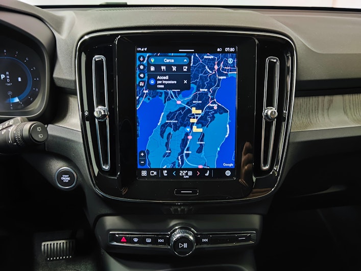 Vehicle image VOLVO XC40