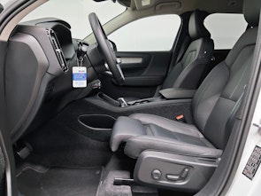 Vehicle image VOLVO XC40 2.0 B4 MH Plus Dark