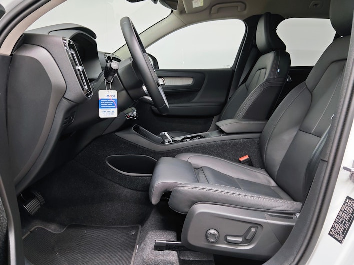 Vehicle image VOLVO XC40