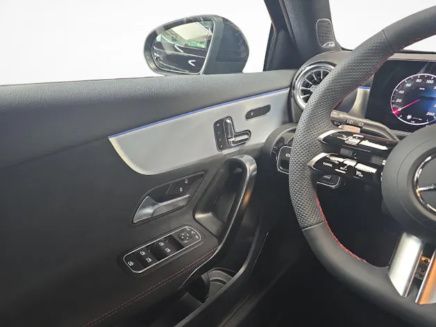 Mercedes-Benz A 220 4MATIC AMG Line