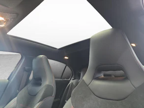 https://vehicle.imgix.net/4043867/f173c608-8468-404e-9e84-be7875cbef53.jpg