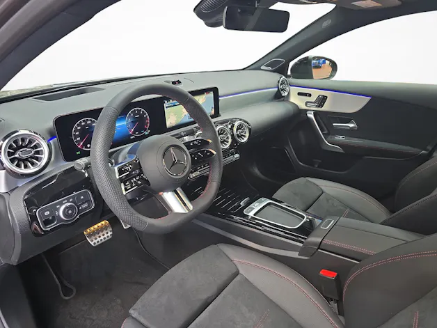 Mercedes-Benz A 220 4MATIC AMG Line