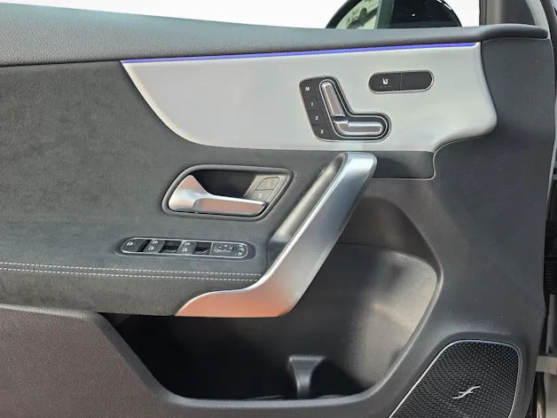 MERCEDES-BENZ A 220 4MATIC AMG Line