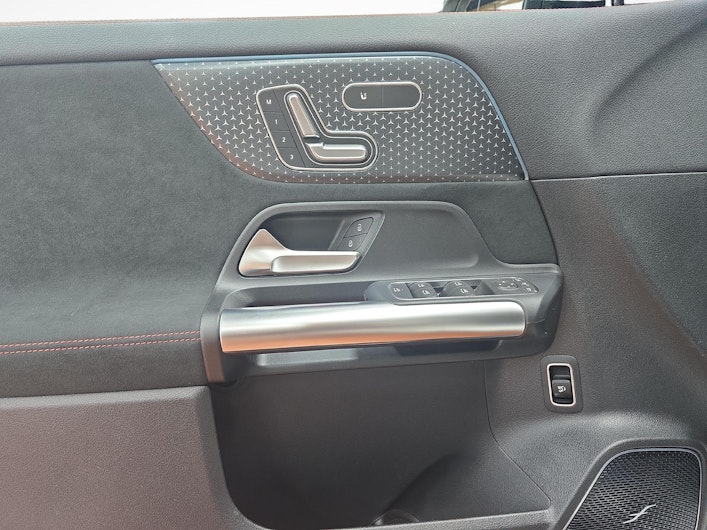 Vehicle image MERCEDES-BENZ EQA 350