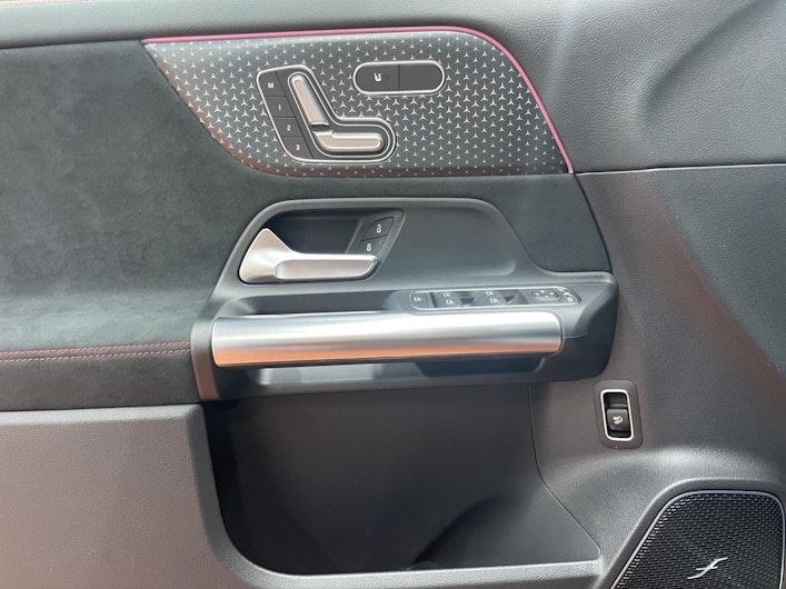 Vehicle image MERCEDES-BENZ EQA 350