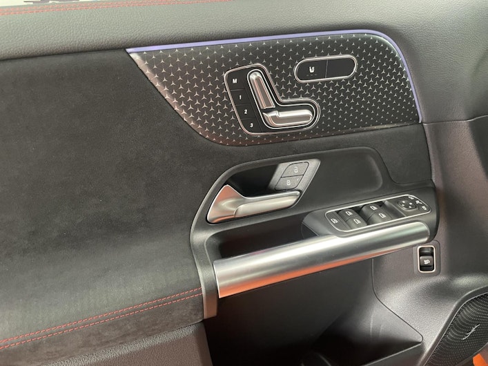 Vehicle image MERCEDES-BENZ EQA 350