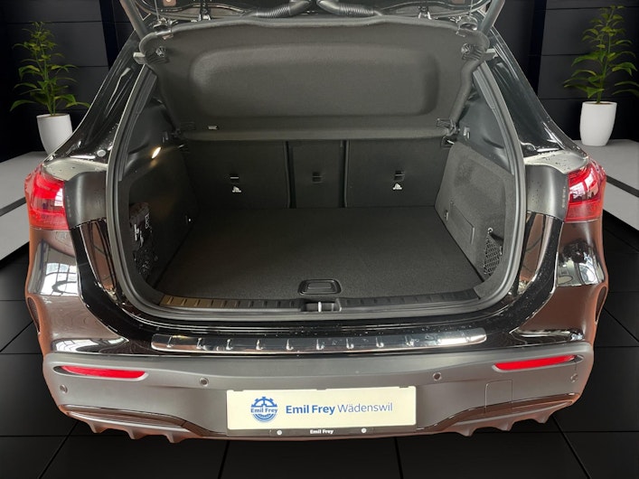 Vehicle image MERCEDES-BENZ EQA 350