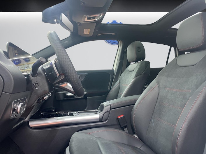 Vehicle image MERCEDES-BENZ EQA 350