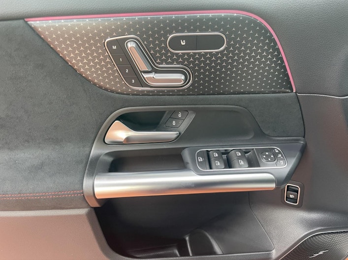 Vehicle image MERCEDES-BENZ EQA 350