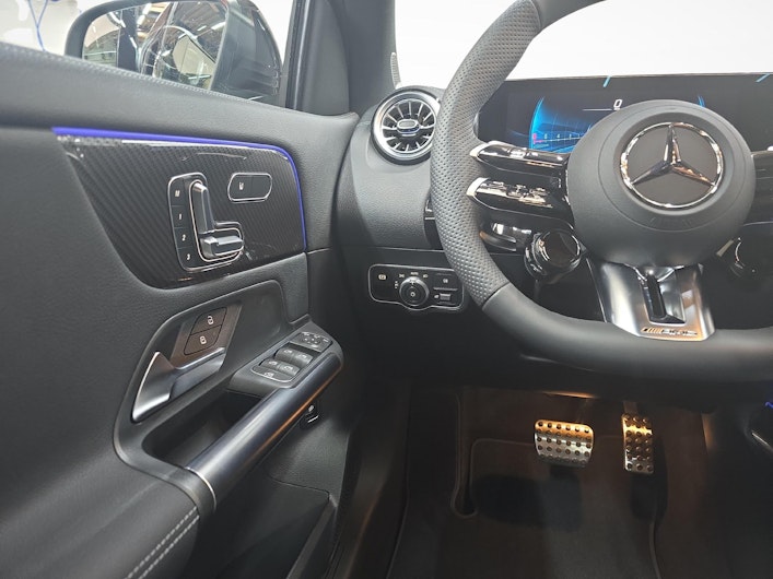 Vehicle image MERCEDES-BENZ E-C5 AIRCROSS ELEKTRO PLUS