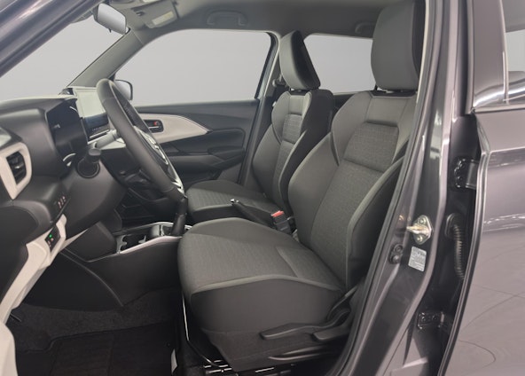 Vehicle image 4 Vehicle image 4