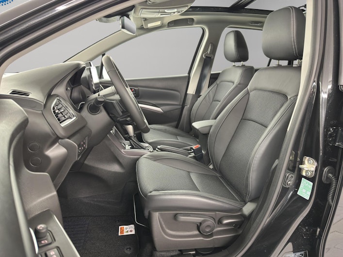 Vehicle image SUZUKI S-CROSS