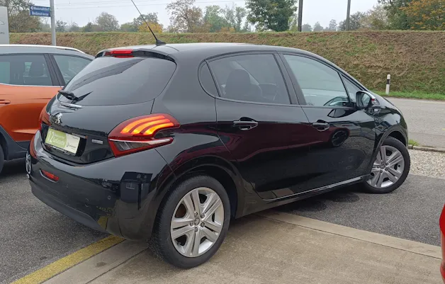 Peugeot 208 1.2 PureTech Style EAT6