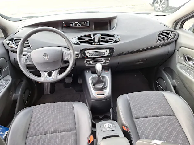 Renault Scénic 1.5 dCi Bose Automat mit AHK *frisch ab MFK*