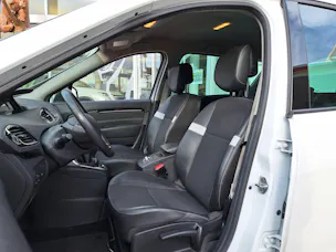 Renault Scénic 1.5 dCi Bose Automat mit AHK *frisch ab MFK*