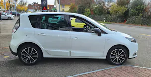 Renault Scénic 1.5 dCi Bose Automat mit AHK *frisch ab MFK*
