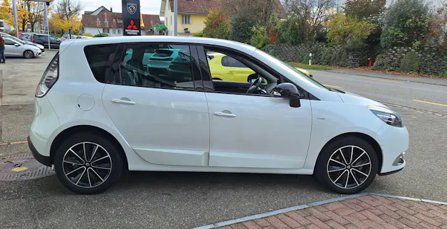 Renault Scénic 1.5 dCi Bose Automat mit AHK *frisch ab MFK*